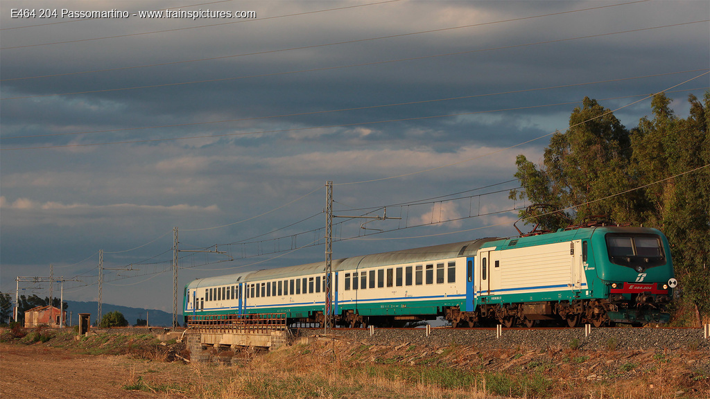 TrainspicturesC's tweet photo. Rubrica: Le universali E464
E464 204 Passomartino, 23/08/2015
Foto 1920x1080 FullHD: https://t.co/LVD9wzTuFf
#fotografieferroviarie #treni #trainspictures #railpictures #ferrovia #e464 #italia #italy #sicilia #sicily #siracusa #lentini https://t.co/rbgh04oPmz