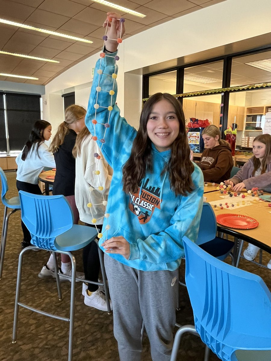 AliciaSpray's tweet photo. The 7th grade basketball team continues their reading of “Nikki on the Line.” Today, they created a personalized DNA double helix. @PrincipalTiz @SmsWildcat @PSFTC_ORG https://t.co/iRXOF6HfqX