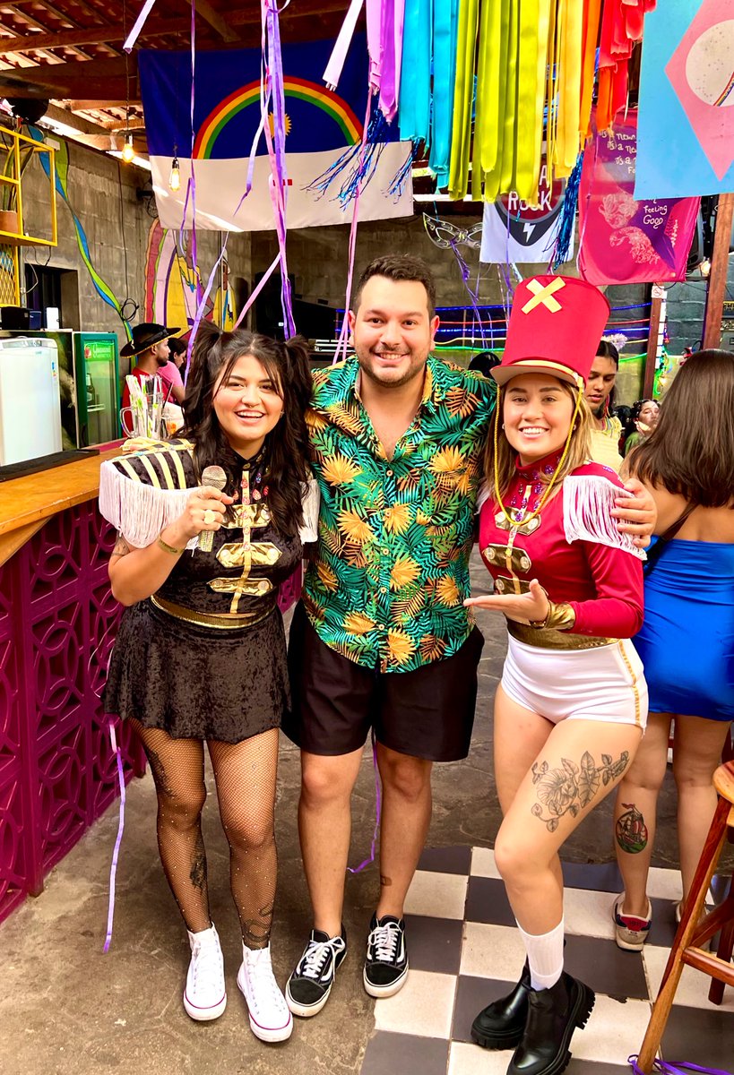 Mais um #CarnaVila pra conta! Essas meninas são só sucesso!! <a href="/bardovilamacapa/">Bar do Vila</a> <a href="/ManuhCoutinho/">Moonbirds Help Desk</a> <a href="/alinarjj/">aline</a>