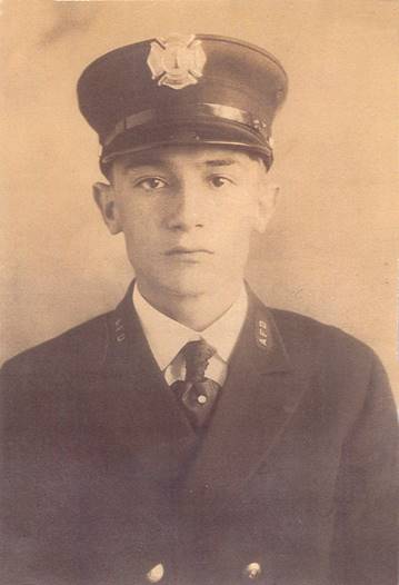 JMKuehler's tweet photo. LODD Anniversary 
February 20, 1925
George Whalen

February 21, 1965
Roger Welker
Gone but not forgotten 
@AlexandriaVAFD 
@IAFFLocal2141 https://t.co/nZqsHvcuY0