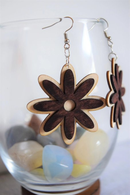 Sierra_sky94's tweet photo. Wooden Daisy Dangle &amp; Drop Earrings
Only 1 available 

💗RT for support💗 https://t.co/RRzdx1W5rn