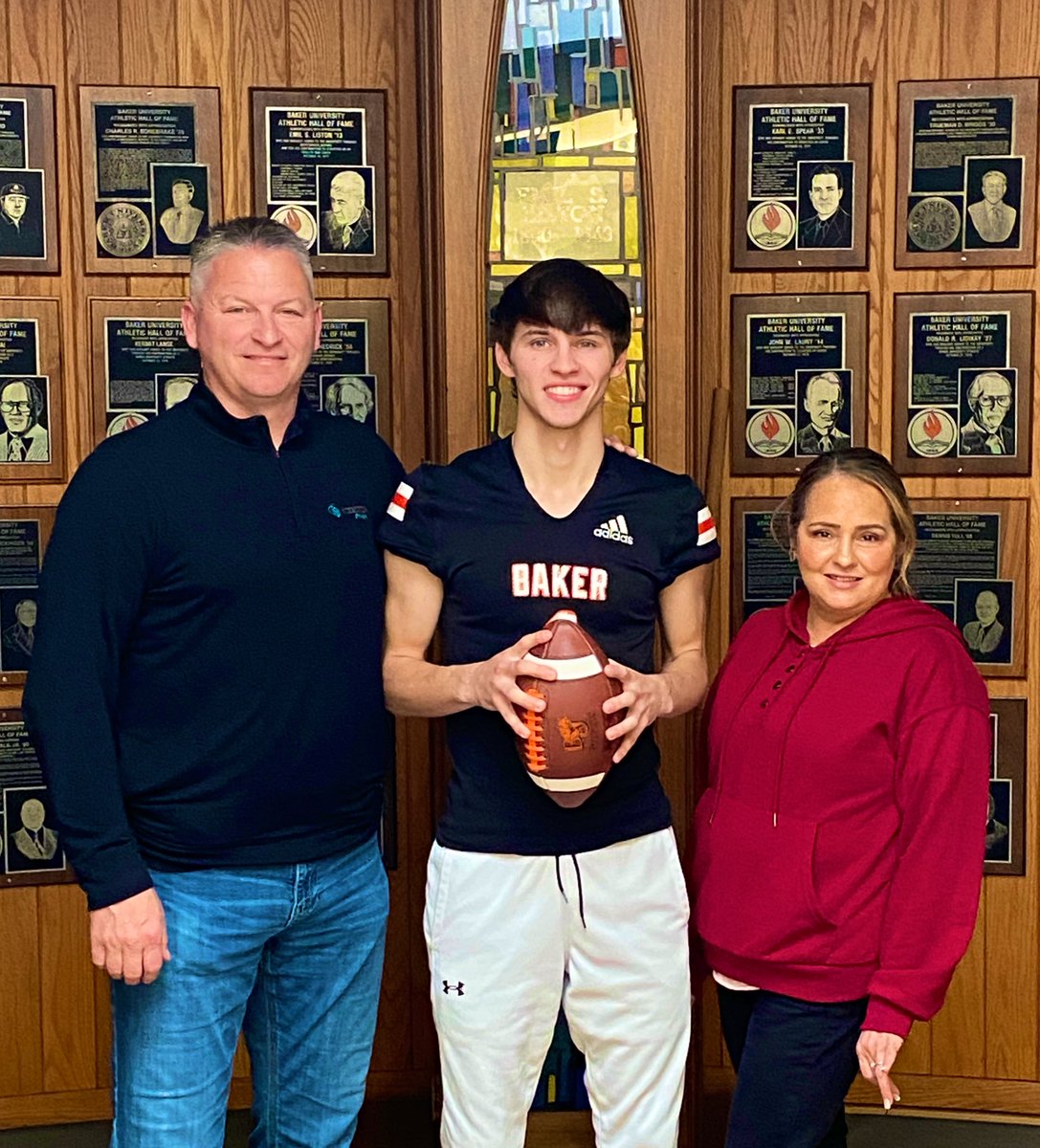 ConnerElder_1's tweet photo. After a great conversation with @BakerU_Football @CoachMRegalado and @Coach_Tuck_47, I am blessed to receive an offer from Baker University!
⚫️🟠
@CoachHoover https://t.co/eEXd3Boqvj