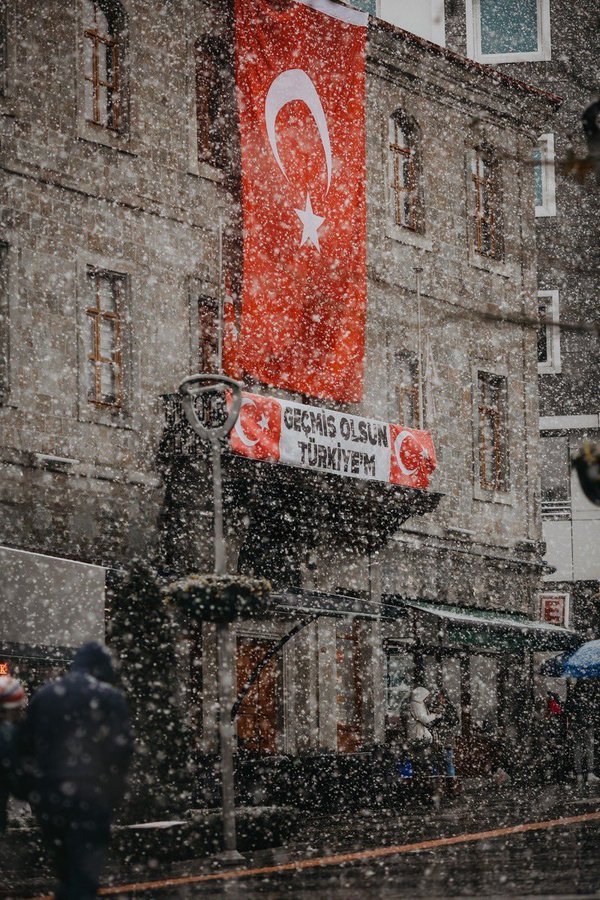 BORSAIZINDE's tweet photo. "Sen bir devsin, yükü ağırdır devin!
Kalk ayağa, dimdik doğrul ve sevin!" https://t.co/mGqmIC92ER