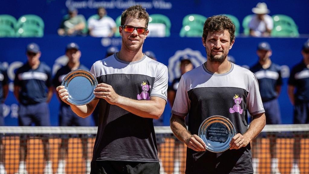 🎾 En Buenos Aires, Argentina, el tenista colombiano, Nicolás Barrientos se llevó el subtítulo 🥈 en los dobles del ATP 250 de Argentina, certamen en el que hizo pareja con el uruguayo Ariel Behar.

Lea la nota: bit.ly/3Z0XJqg

📸 <a href="/ArgentinaOpen/">Argentina Open</a>