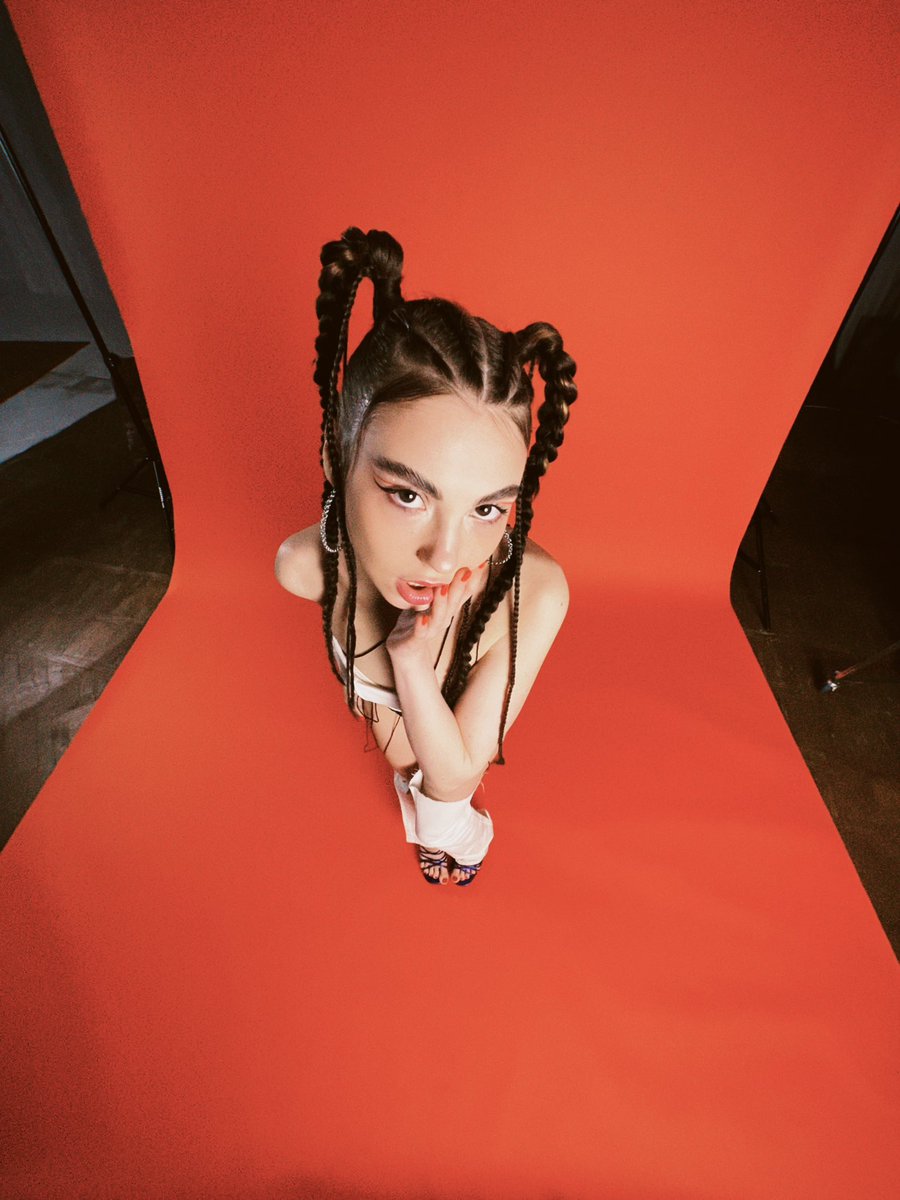 олег tweet media