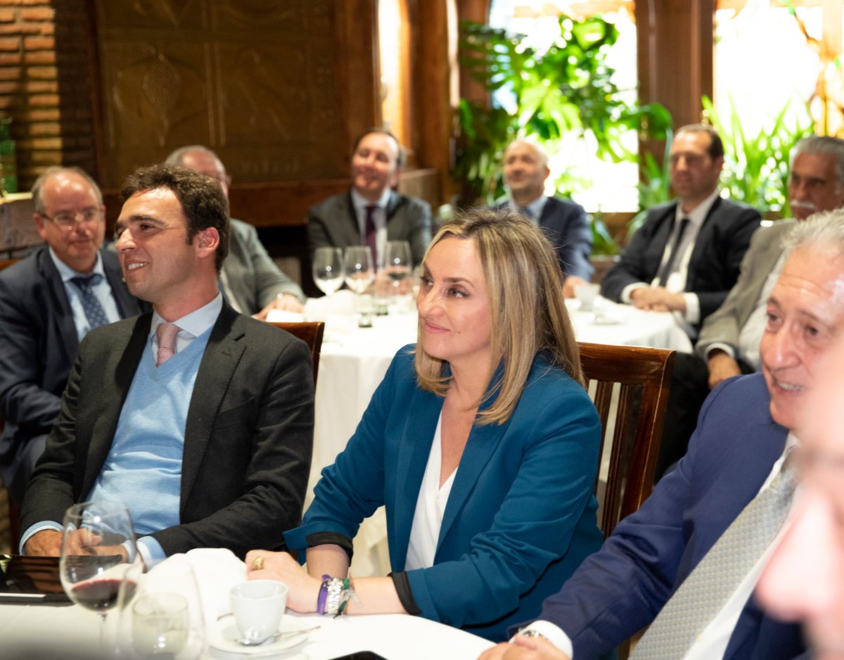 marifrangr's tweet photo. 🏗 Agradezco el reconocimiento de los constructores y promotores de #Fadeco en sus ocho provincias
👷♂️ Su colaboración ha sido clave para impulsar la #obrapública y ejecutar infraestructuras de calado para #Andalucía
¡¡Gracias por vuestro apoyo!!
@FadecoP @fadecoand https://t.co/dRVL9C2v2j