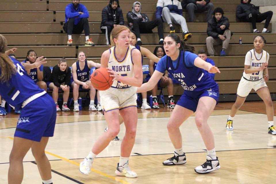 NIACCWBball's tweet photo. Sophomore Jackie Pippett from Ankeny, Iowa had a strong game Saturday in the NIACC win over #5 Iowa Western! 🎉 Pip had 8 points, 8 boards, 4 steals, 3 assists, 2 blocks!! 🏀🔵🟡
#JackiePippett
#NJCAAWbb
#ICCAC 
#GONIACC https://t.co/BBV8azTV4s