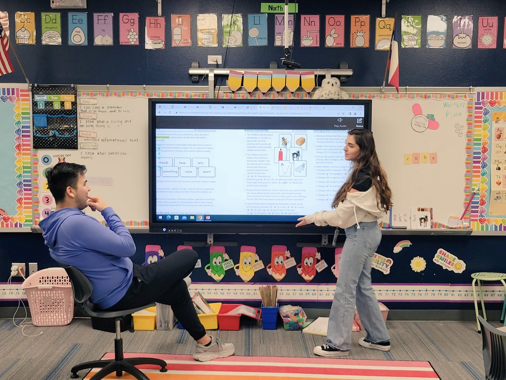 Practicing using the new HMH resources! <a href="/SLExDstars/">SLE Shooting Stars</a> 1st grade teachers are so excited!
<a href="/Sr_Arriaga99/">Andres</a>  #ExperienceSLE