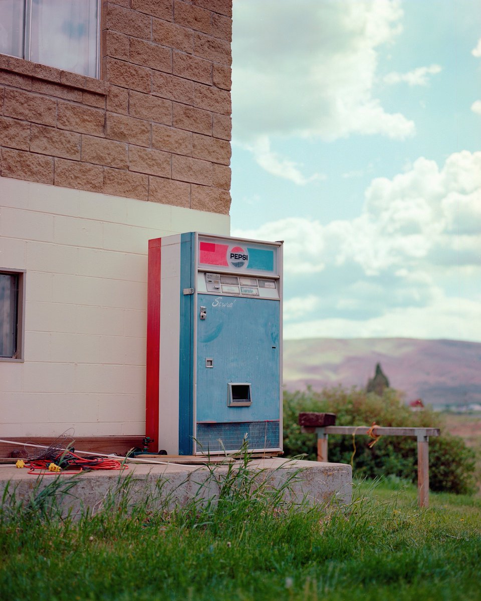 arthuritis_'s tweet image. Relic.
Always loved the old design of pepsi vending machines.
🎞: Kodak Ektar 💯
📷: Mamiya RZ67