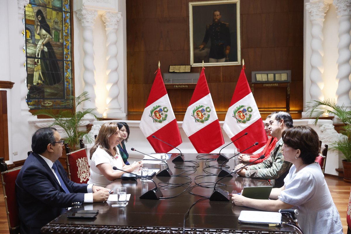 La presidenta de la República, Dina Boluarte, se reunió con el líder del partido Demócrata Verde, Alex Gonzales.