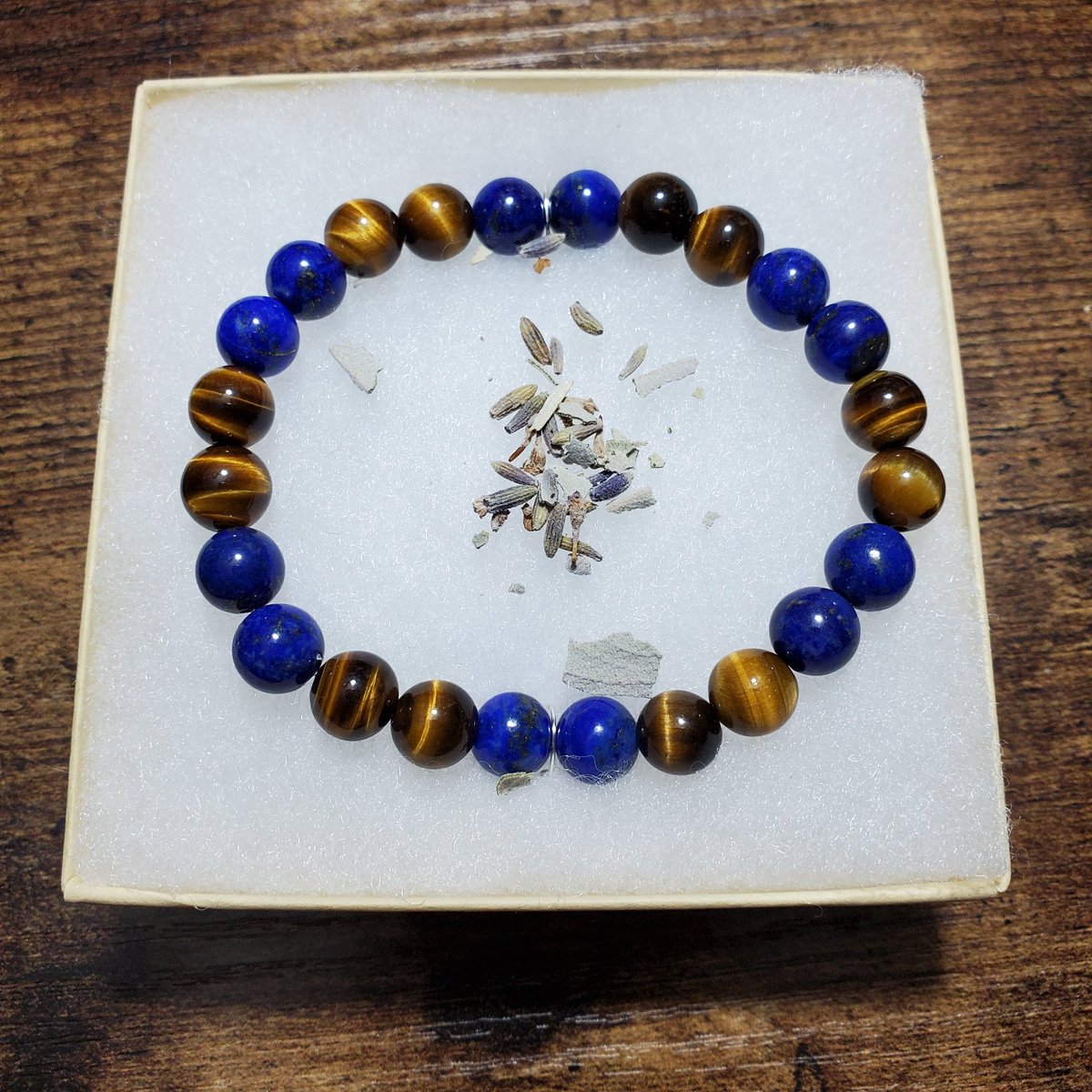 This little guy is off to his new home! 😁 Lapis & Tiger's eye bracelet.

#jewelryartists #healingstonejewelry #crystaljunkie #artisanjeweler #oneofakindjewelry #wrapbracelets