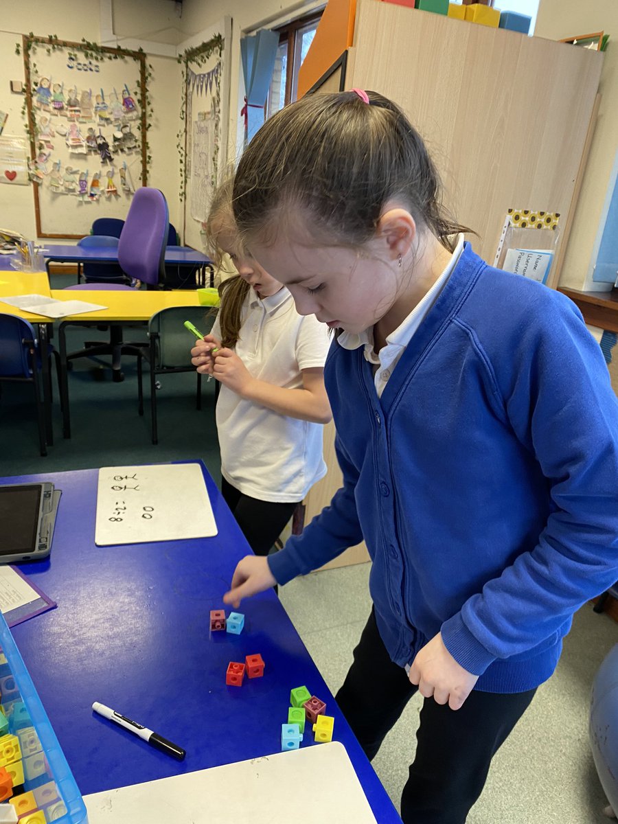 MissThomsonVPS's tweet photo. P3/4 began investigating division today. #VPSmaths https://t.co/nIgUcSzjgT