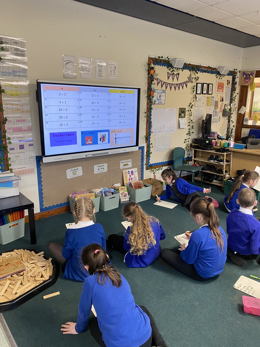 MissThomsonVPS's tweet photo. P3/4 began investigating division today. #VPSmaths https://t.co/nIgUcSzjgT