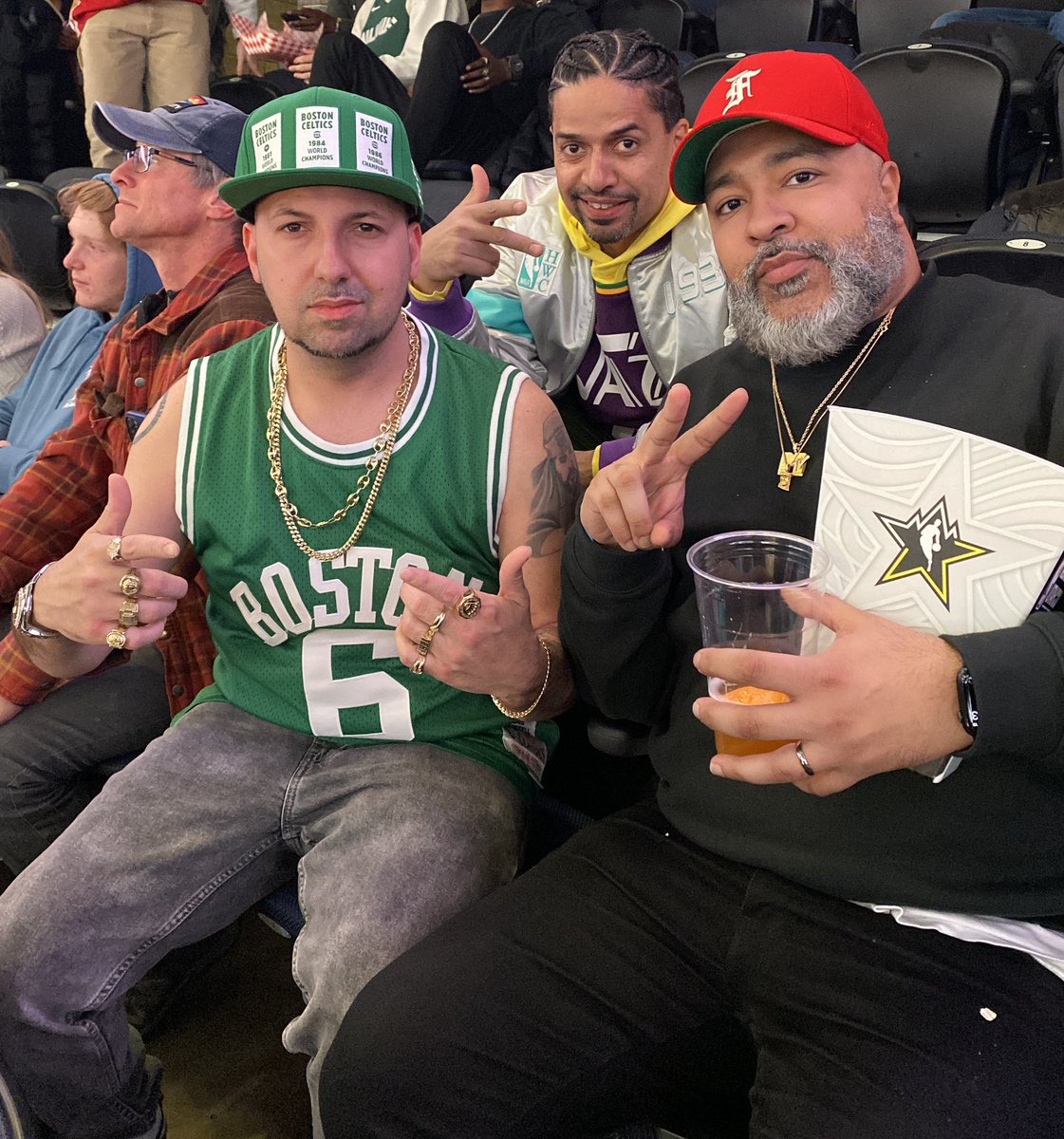 Team work make the dream work!! Shout out to my bros Yayo & @iDstroy we did some wild sh*t this weekend. ALL STAR GAME & DUNK CONTEST was incredible. Thank you Salt Lake City!! 🌟🏀☘️🇵🇷🔌🎉💃🏻🖊️🍔😅😇😎