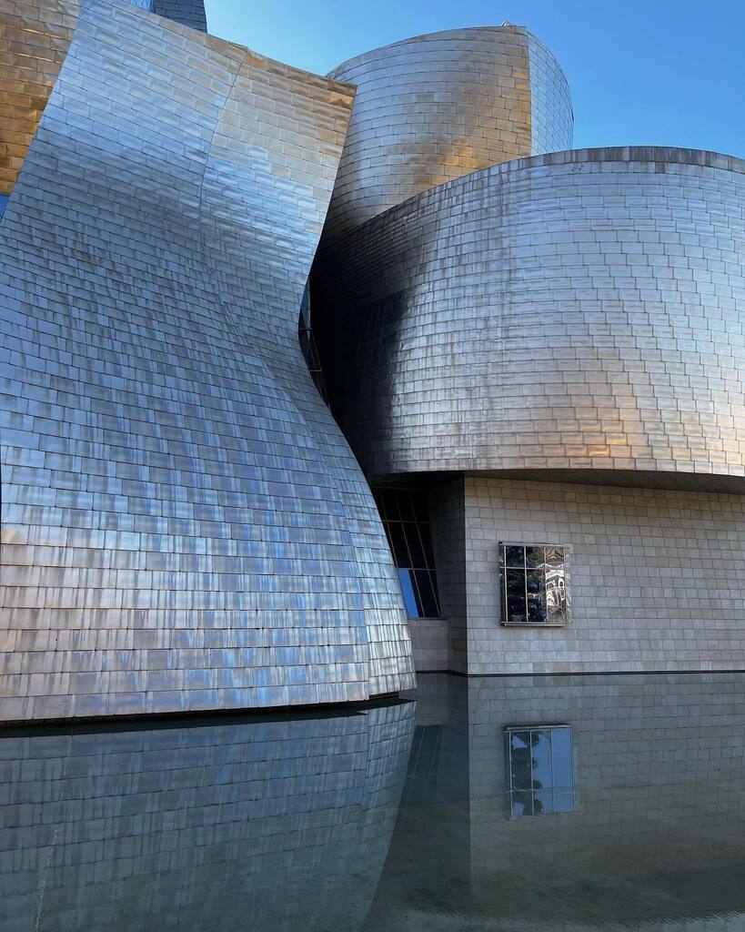 juanmanito's tweet photo. 📍Bilbao 
.
.
.
.
#city #ciudad #guggenheim #guggenheimmuseum #vasquecountry #paisvasco #bilbao #españa #spain #vacation #vacaciones #takenwithiphone https://t.co/GOGuLGo1Wq https://t.co/koKGCwqGD8