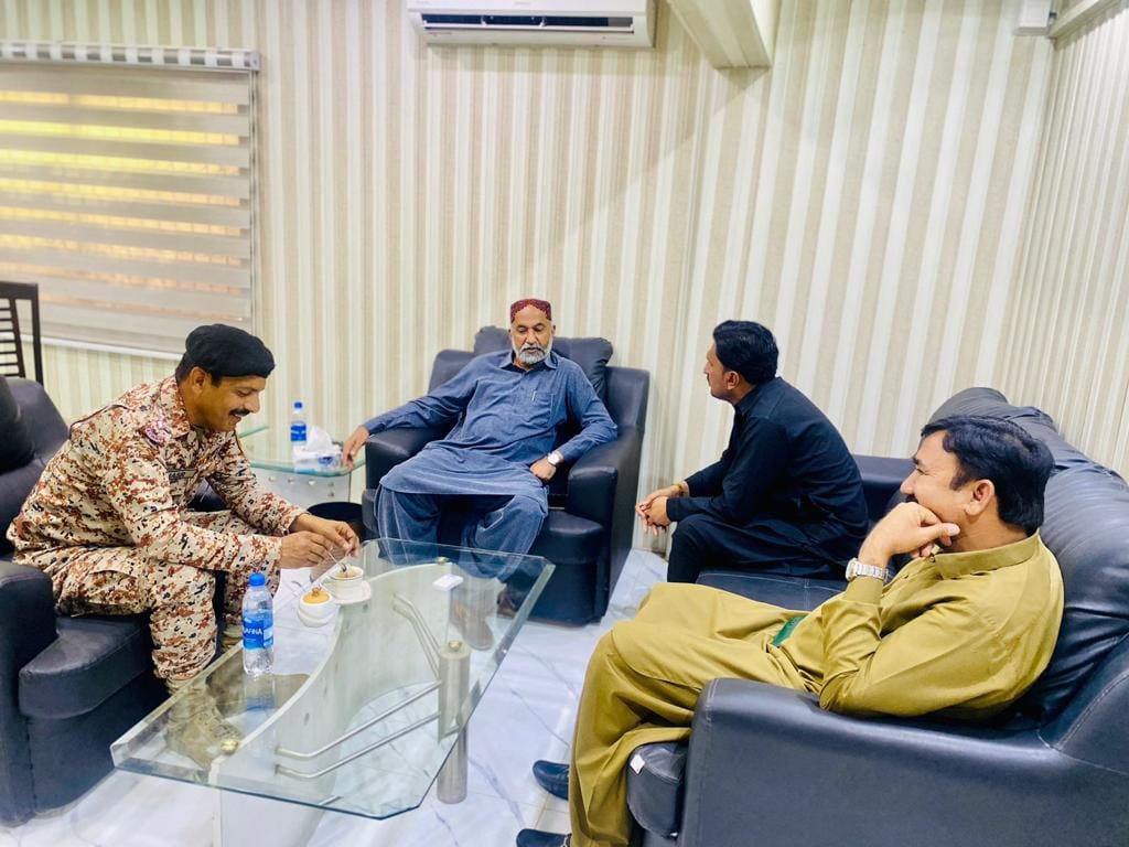 Dckofficial_'s tweet photo. ایڈمنسٹریٹر ضلع کونسل کراچی نور حسن جوکھیو علاقہ معززین سے عوامی۔ مسائل سن رہے ہیں
#Karachi #karachidevelopments #SindhGovt #Sindh https://t.co/pzMZp5nGGU