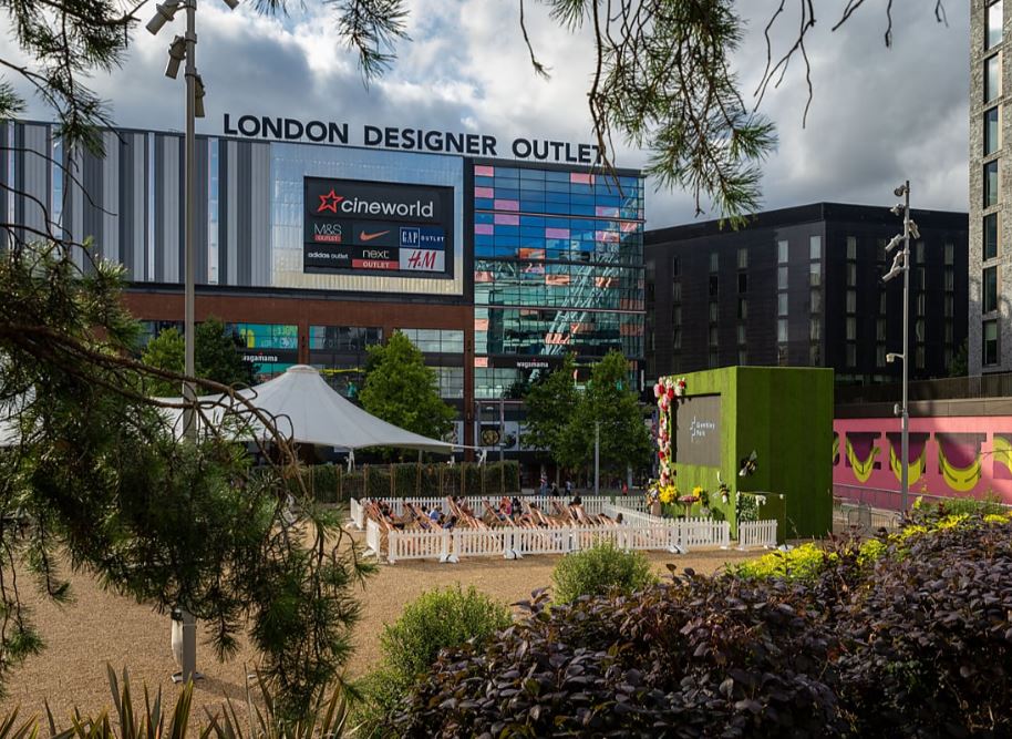 London Designer Outlet has defied retail market trends, recording its best January performance on record with sales up 27.6% on Jan '22 and up 14.6% on pre-pandemic Jan '19. @londonoutlet @wembleyparkLDN Read more: bit.ly/3xzKGjI