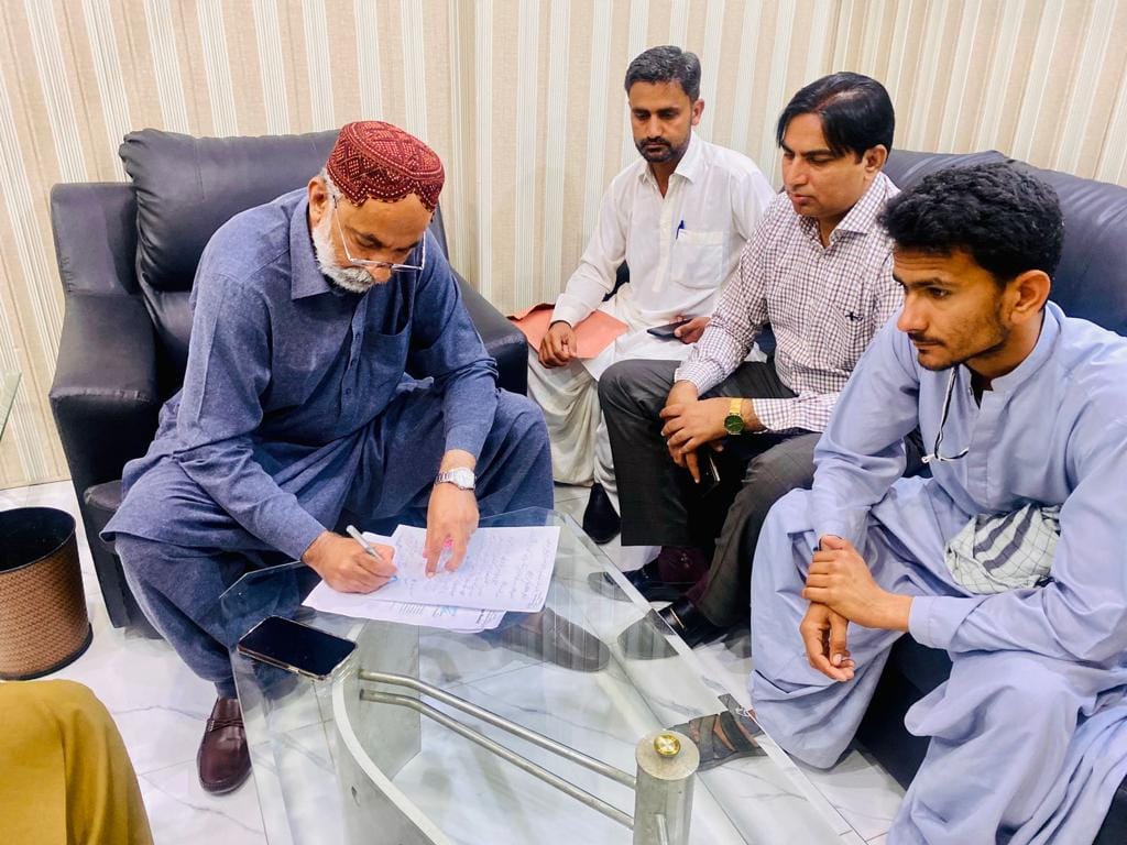 Dckofficial_'s tweet photo. ایڈمنسٹریٹر ضلع کونسل کراچی نور حسن جوکھیو علاقہ معززین سے عوامی۔ مسائل سن رہے ہیں
#Karachi #karachidevelopments #SindhGovt #Sindh https://t.co/pzMZp5nGGU