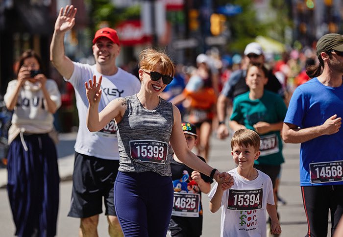 OttawaRaceWknd's tweet image. The Ottawa 2K presented by @Runkeeper is the perfect event for families! Flat, accessible, and FUN! 

Find out more here: runottawa.ca/races-and-even… #FamilyDay