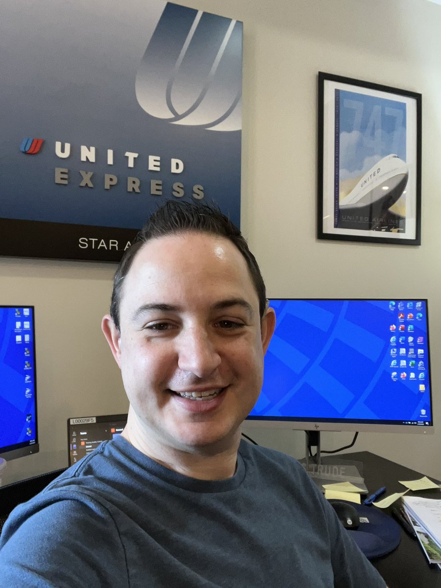 Hello Twitter Family! 

It’s another @united work from home week! 

When ya can’t go into the office, bring the office decor home with you! 🥰

#workfromhome #unitedtulip #united747 #desk #wfh #chicago #irvingpark