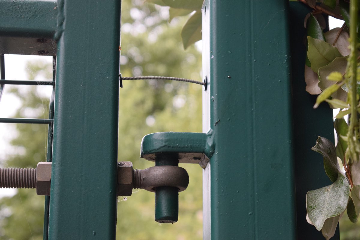 Installing three hinges vs. using a gate safety device - what's the best?

Read our recent blog and make up your own mind 🤔
buff.ly/3RBhkdZ