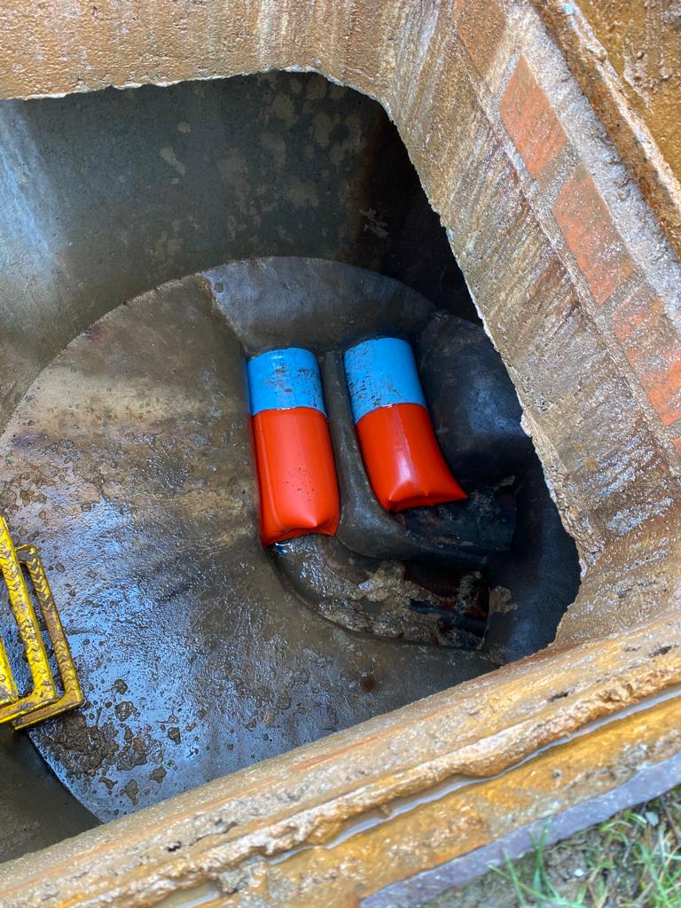 GlanvilleEnviro's tweet photo. Efficiency at its finest from our pipe lining team👌
If there’s a no-dig solution, then we’re on it using CIPP technology, removing the need to dig🦺👷♂️💦
#trenchlesspipereplacement #trenchlesstechnology #cipp #sewerrepair #nodigsolution #civilengineering #blockedpipe https://t.co/tHS4UkyH88