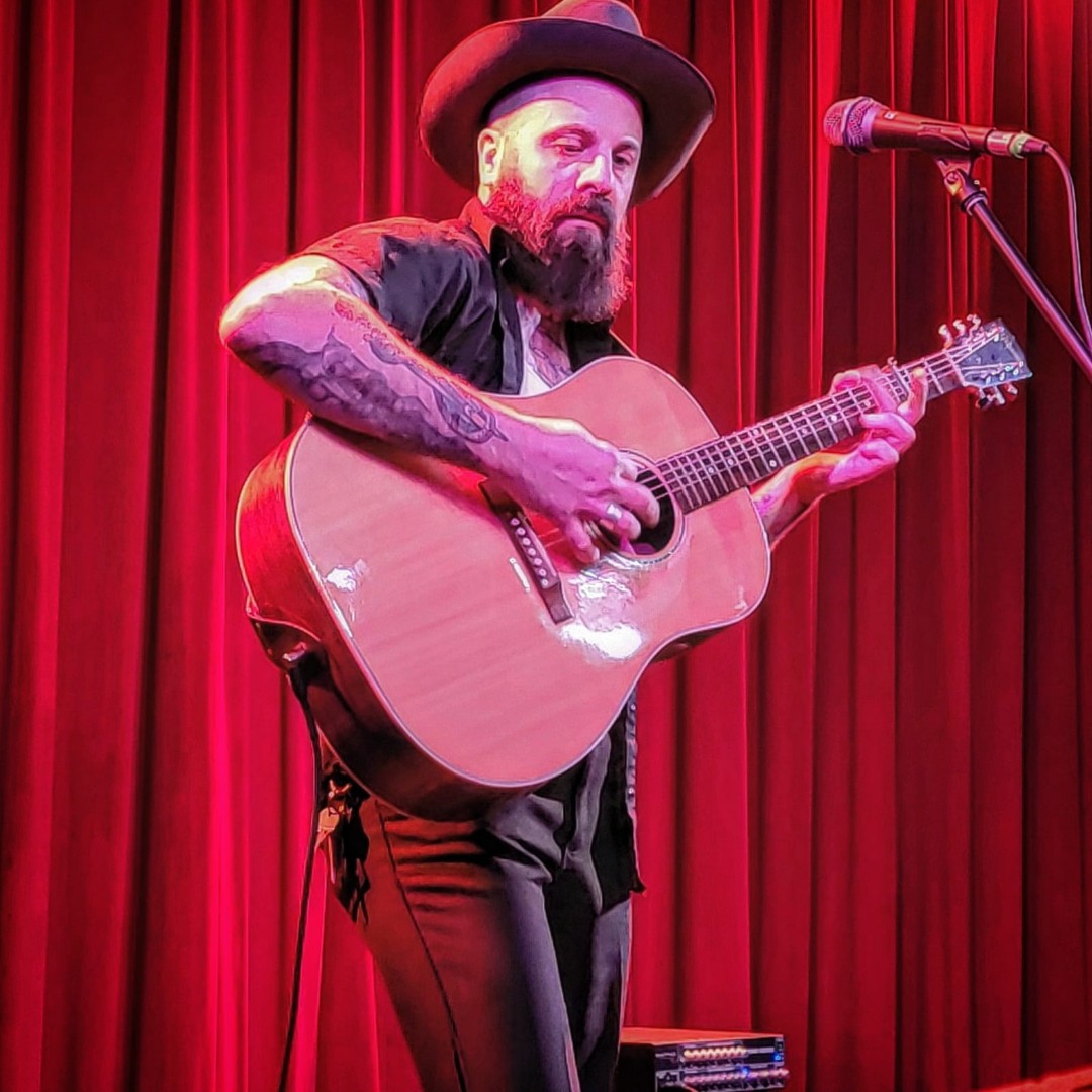 midwestmusic's tweet photo. We support the health and the music of #KCMusicians! Our grants are available to help cover the cost of physical and preventative health, as well as mental health and therapy.
Apply here: https://t.co/xTBDwEa5ND
Marty Bush at Cover Me KC 6 at the @recordBar. https://t.co/BhikpbLHr7