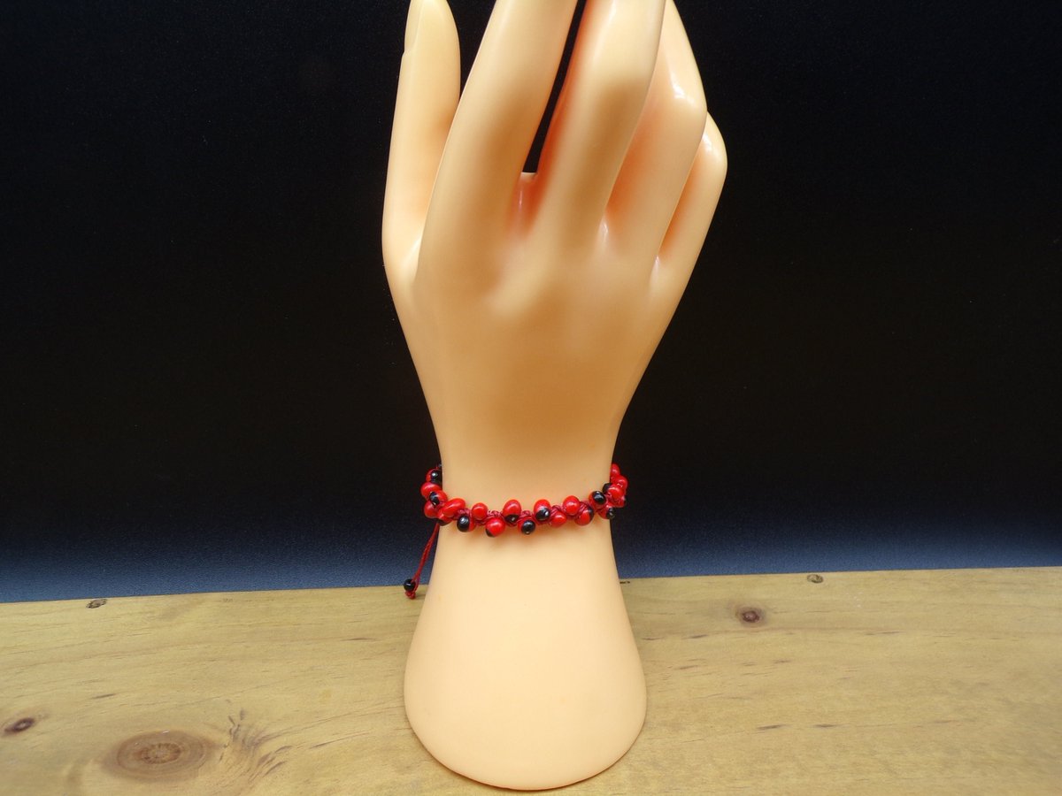 MysticalAndes's tweet photo. Quiero compartir lo último que he añadido a mi tienda de #etsy: Select your protection bracelets. These beautiful lucky bracelets have the energy of artisan hands and the Amazon rainforest of Peru. https://t.co/3oWVwLLwB5 #rojo #semilla #suerte #negro #si #mujer #atado https://t.co/ytyDzGNmYu