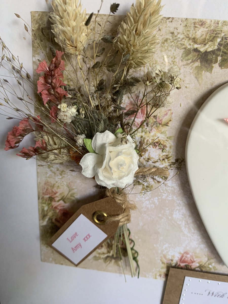 etsyiloveumore1's tweet image. Mothers Day Gifts #handmade #driedflowerbouquet #keepsakeframe #etsyshop #iloveumore