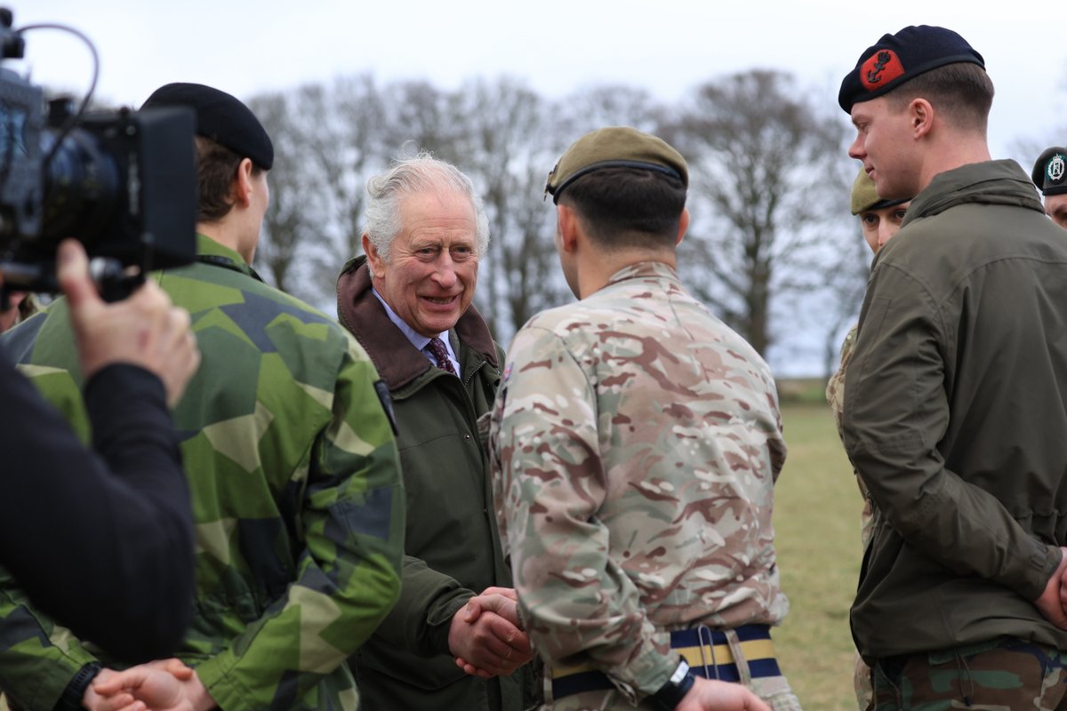 King Charles III meets Irish Guards training Ukrainian recruits. His Majesty The King has visited UK Armed Forces, which are training Ukrainian recruits in battlefield skills. He was accompanied by the British Army’s Chief of General Staff. #StandWithUkraine