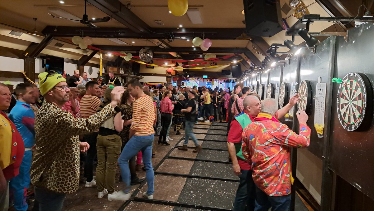 P_Schellekens's tweet photo. Weer volle bak bij het #dauwdarten
#kloosterzicht #gemonde #carnaval https://t.co/YlBKaAaV1R