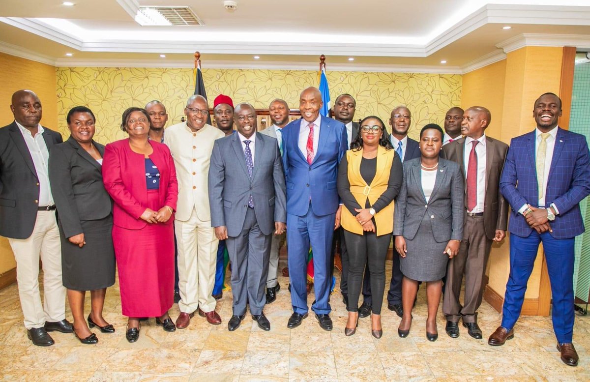 EssyOkenyuri's tweet photo. We have the singular responsibility of working for the people and enabling quality service delivery by joining hands in handling challenges facing the country.

At Harambe House Annex, Nairobi, where we held a consultative meeting with the Deputy President H. E @rigathi https://t.co/oVrjxNTHEa