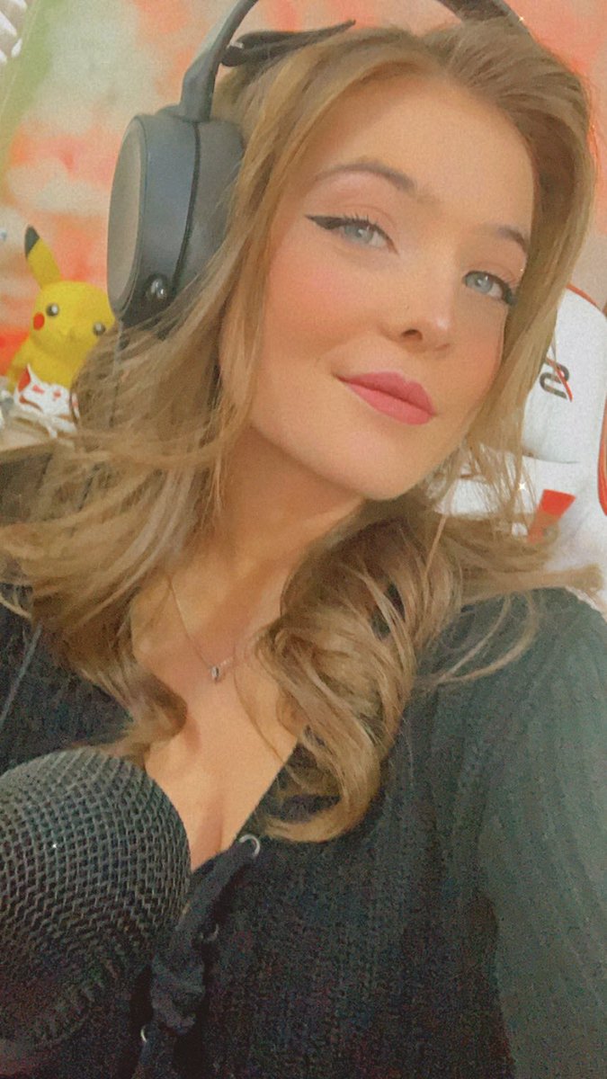 It’s birthday throw down time!!! Thank you for all the love so far! You all rock and I’m feeling that #dickie love!! 

Twitch.tv/ErectDictator