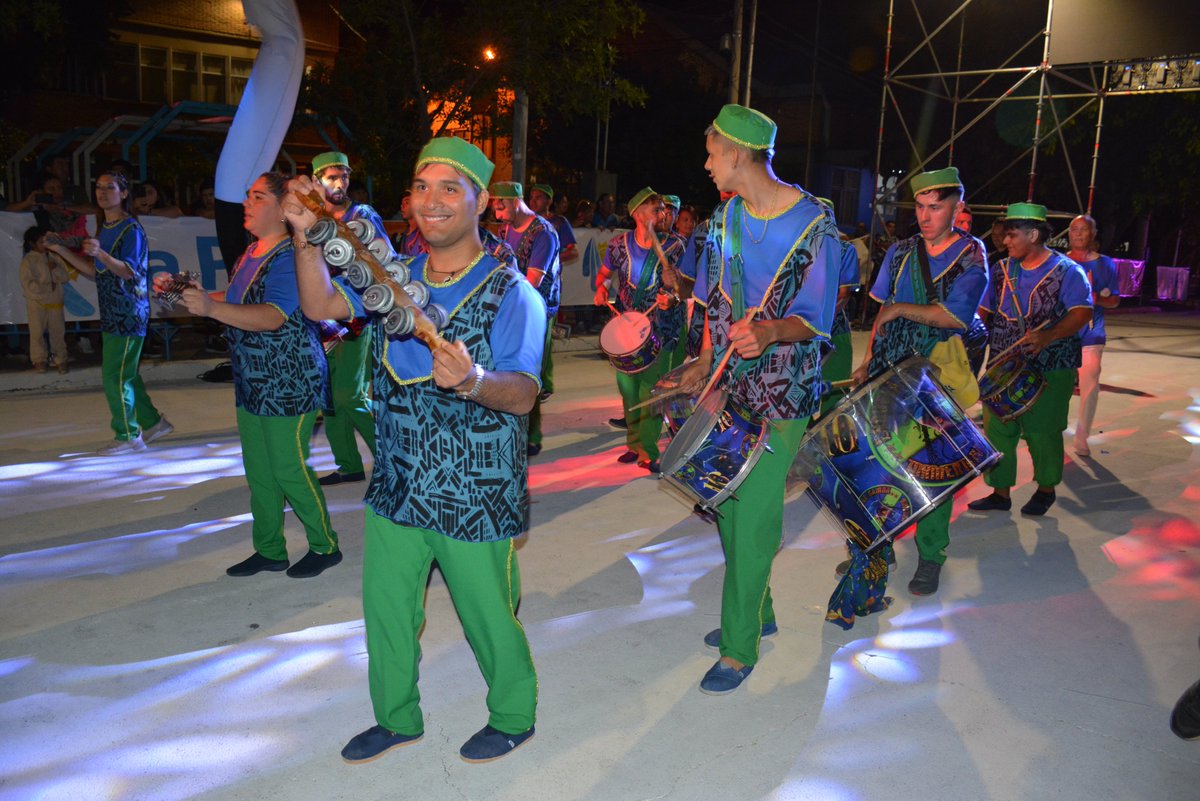 Ubietafer's tweet photo. Algunas postales de anoche en los festejos centrales del Carnaval 2023, que contaron con la presentación estelar de Sele Vera y Los Pampas. Muchas felicidades a todas las agrupaciones, en particular a las paceñas, que participaron de este increíble corsódromo en La Paz. https://t.co/E564rfCFuU