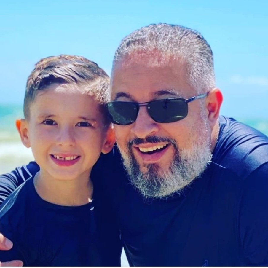 Andre_Brandao40's tweet photo. Como é feliz quem teme o Senhor,
quem anda em seus caminhos! Você comerá do fruto do seu trabalho
e será feliz e próspero. Sua mulher será como videira frutífera
em sua casa;
seus filhos serão como brotos de oliveira
ao redor da sua mesa.
Salmos 128:1-3 https://t.co/w4srFbr2DH