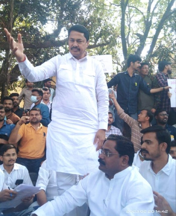 Ni3KumarSpeaks's tweet photo. काँग्रेसचे प्रदेशाध्यक्ष नानाभाऊ पटोले साहेब यांनी आंदोलन स्थळी भेट देऊन आंदोलनाला पाठिंबा दिला✌🏻✌🏻
#MPSC_आंदोलन_Live
बालगंधर्व चौक, पुणे
#MPSC #postponeDescriptive
#MPSC #Andolan
#MPSC2025
@CMOMaharashtra
@Dev_Fadnavis
@mpsc_office
@mieknathshinde
@DrSEShinde
@RRPSpeaks https://t.co/wwRvDYjfXw