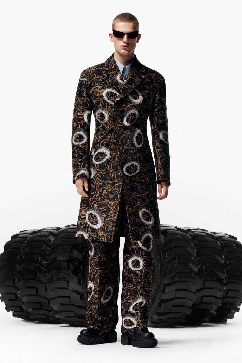 highendfashn's tweet photo. OFF-WHITE - Pre fall 2023 https://t.co/I8gBaoXEUU