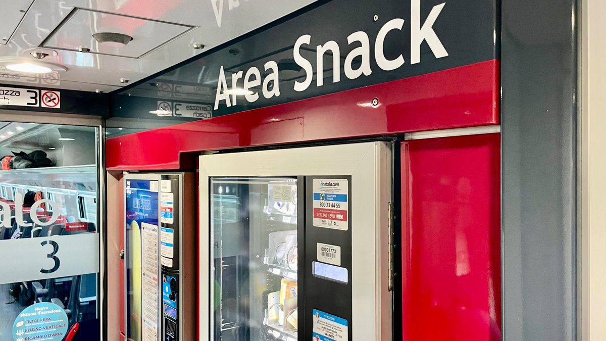 AndreasWiede's tweet photo. From #Milan 🇮🇹 to #Venice on board a very nice #Alstom @ItaloTreno #NTV ETR.675 #EVO trainset. There isn’t a proper @_DiningCar in the consist but vending machines (of the “cash only, no cards” - type though 😳 ) cater for the needs of the traveller - ☕️☕️☕️ in this case. https://t.co/BzxWLIwY1l