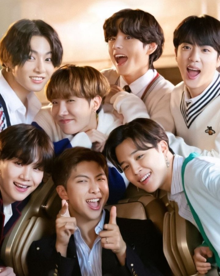 CheGuverian's tweet photo. No i am not your Girl...
I am the Queen of "" RM""
I am the Princess of "" Jin"" 
I am Mochiii of "" Jimin""
I am Teddy of ""V""
I am Bunny of "" Jungkook"" 
I am Kitty of "" Suga"" 
I am Sunshine of "" J hope""
Yes I am BTS girl💜🌸🌼

#BTSで妄想
#BTSArmy 
#BtsLover https://t.co/qBlMUN7Neq