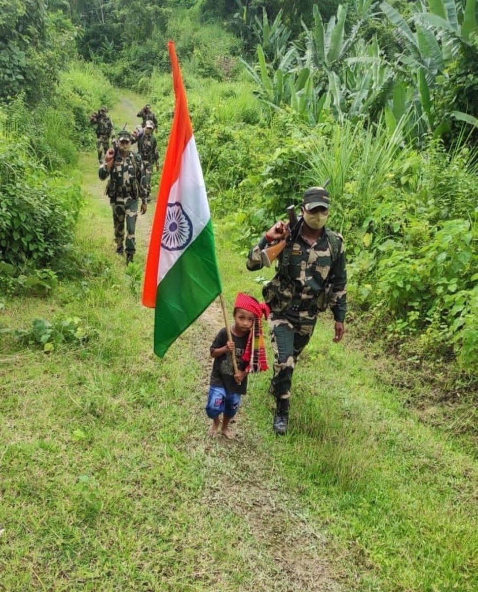 BSF_Rajasthan's tweet photo. 🄿🄸🄲🅃🅄🅁🄴 🅂🄿🄴🄰🄺🅂 🅃🄷🄾🅄🅂🄰🄽🄳 🅆🄾🅁🄳🅂
🇮🇳 🇮🇳 

#BSF
#FirstLineofDefence
#FriendsonBorder https://t.co/tQ0g0p27GQ
