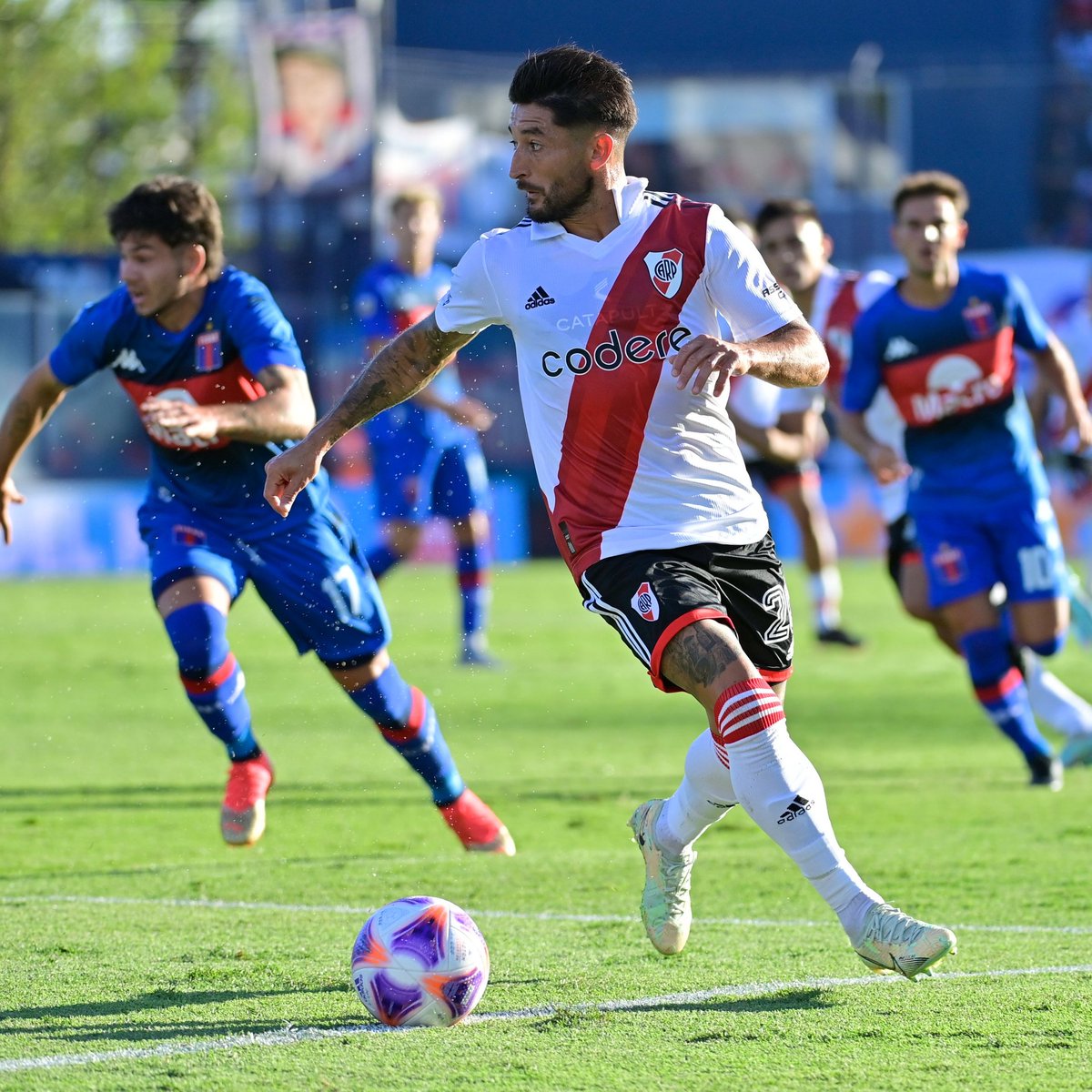 🎙️#River | Eduardo Palomar, representante de Milton Casco, en #ComoTeVa: 
"Milton me dijo que se va a quedar en River hasta que las piernas le den. La idea es que la de River sea su última camiseta".