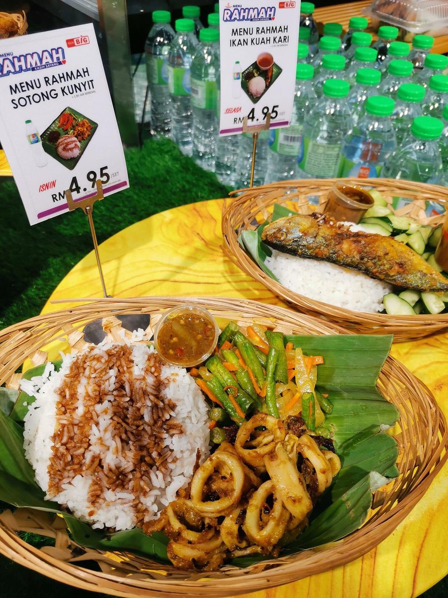 arfdy12's tweet photo. Ingat menu Rahmah Mydin dah best rupanya Aeon lagi gempak. 

Siap ada lauk Sotong lagi wei!

Ni kalau kat mamak taktau la berapa kena caj 🤣 https://t.co/gO0aaBkMEb