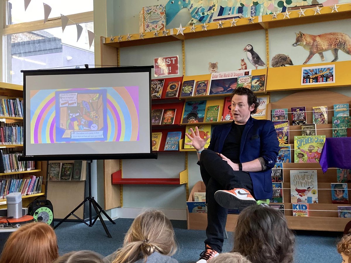 eastlothianlibs's tweet photo. Nothing up our sleeves here!! Looks like a magical time was had by all during Magic Gareth's recent visit to our #MusselburghLibrary!🤩✨ Thanks to everyone who made it such fantastic event...and thanks, of course, to the main man himself, @MagicGareth, for all the fun!! 👏👍🎩✨ https://t.co/vsqaXMQ9nC