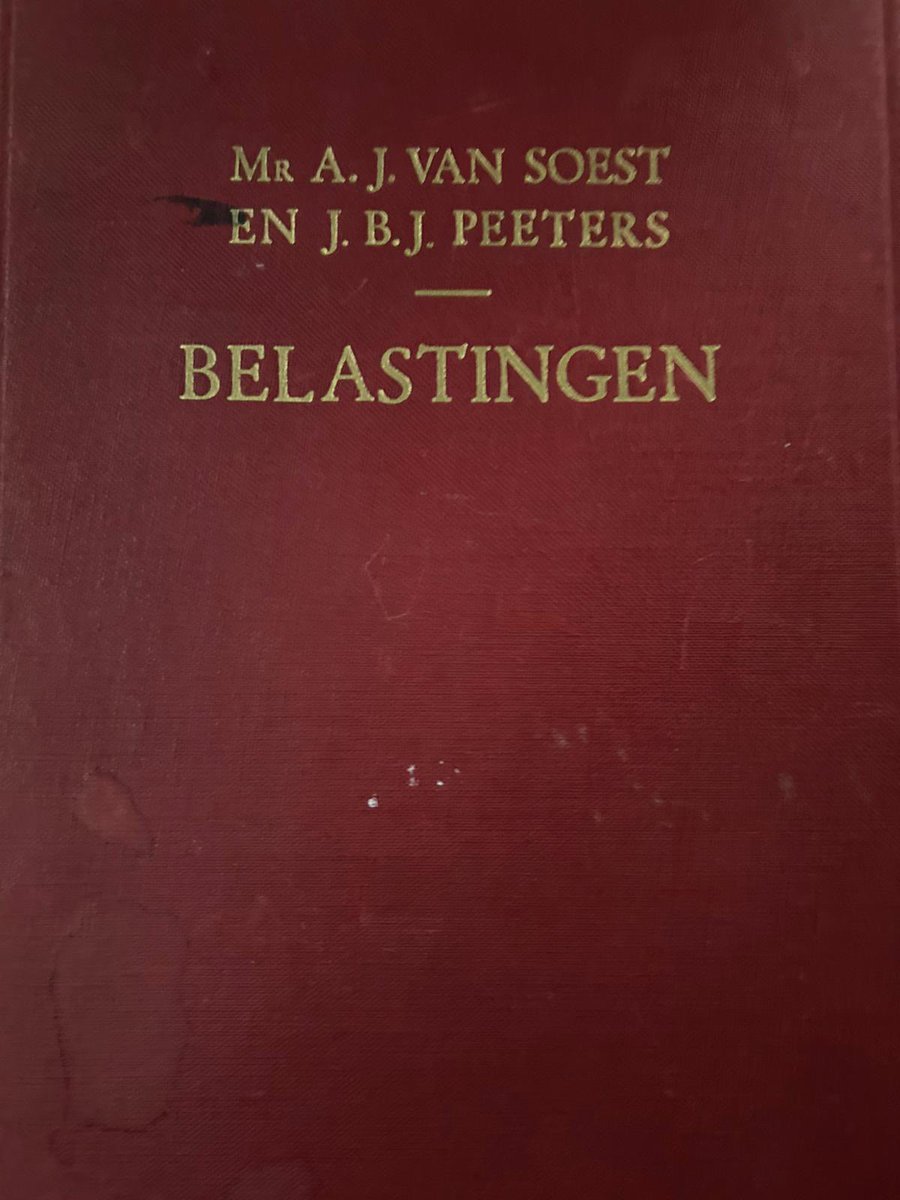 Daarnaast verrast met dit mooie stukje geschiedenis van de eigenaar en oprichter. Zijn vader leerde het vak nog uit dit studieboek belastingen voordat hij in 1937 in dienst trad op het Belastingkantoor. 3/5