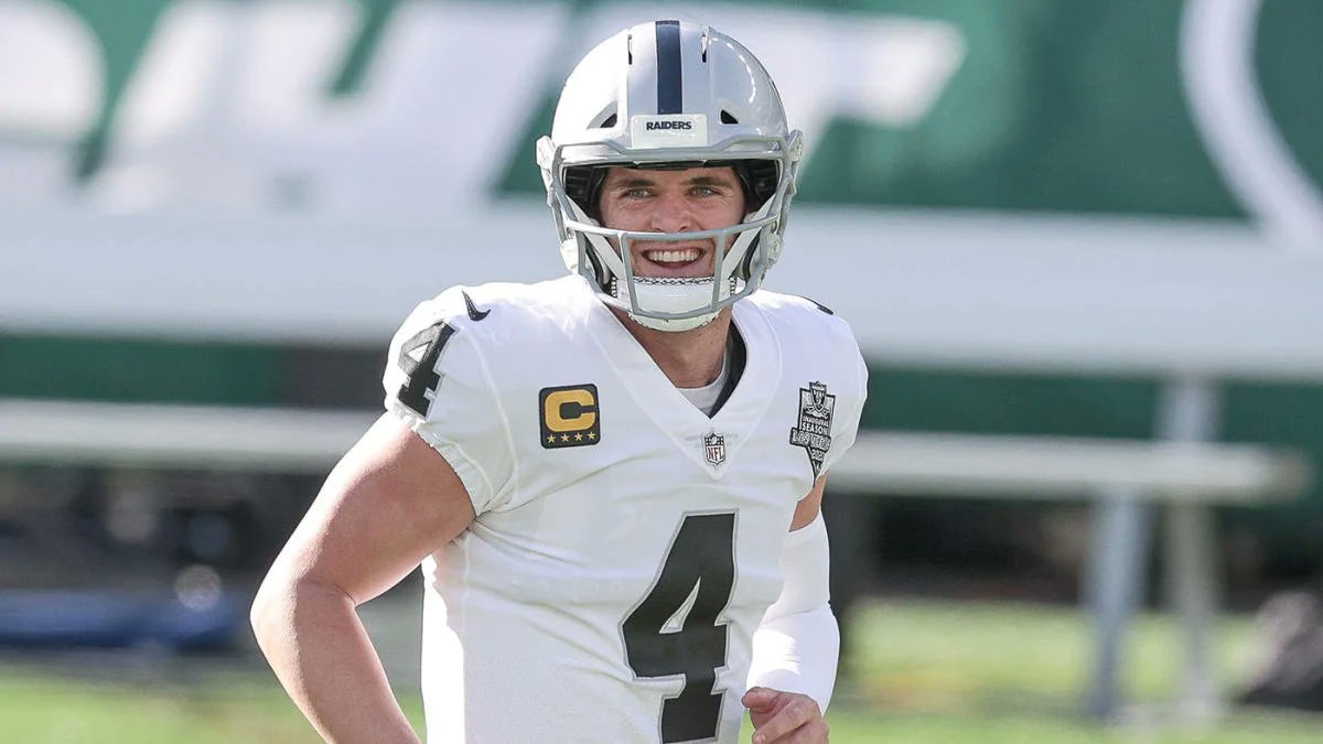 NFL_DovKleiman's tweet photo. Update: The #Jets "really believe" that former #Raiders QB Derek Carr is the type of quarterback that can lead them to a championship, per @JeffDarlington on @GetUpESPN

Carr's meeting with New York was "very positive and went well." 

They feel like he's a "great player." https://t.co/TFLRb7QmWj