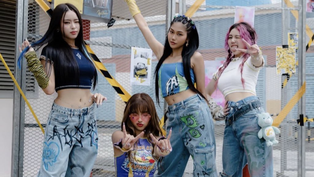 dolla-data-on-twitter-streaming-party-hello-idolla-we-re-having