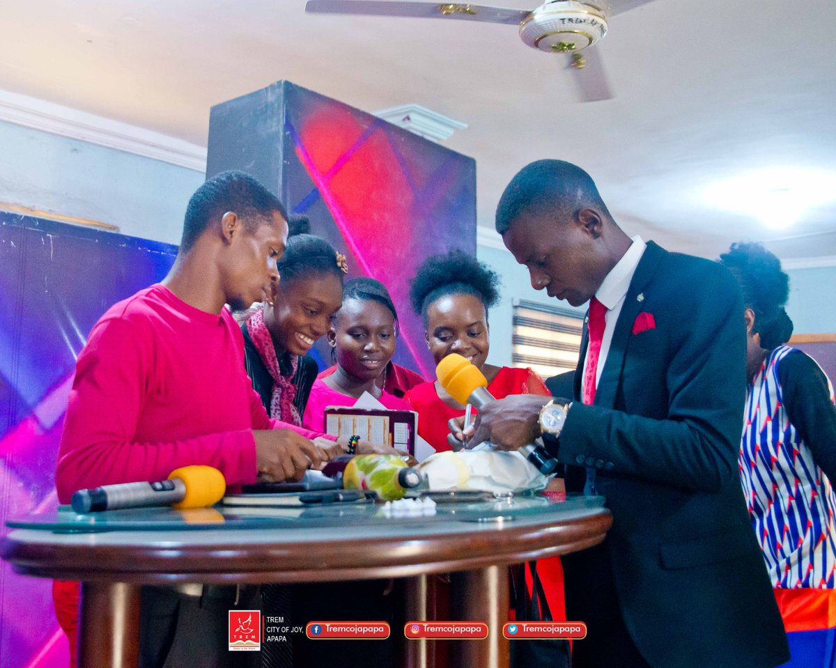 tremcojrtc's tweet image. It was all fun on Sunday as we have a rooted revelation of God's Word. Our completeness in Christ  makes us "The Complete Package" 🔥🔥🔥

We also had gift exchange and even  our First Timer wasn't left out❤️

Check out our photostory attached...

#tremcojrtc 
#thecompletepackage