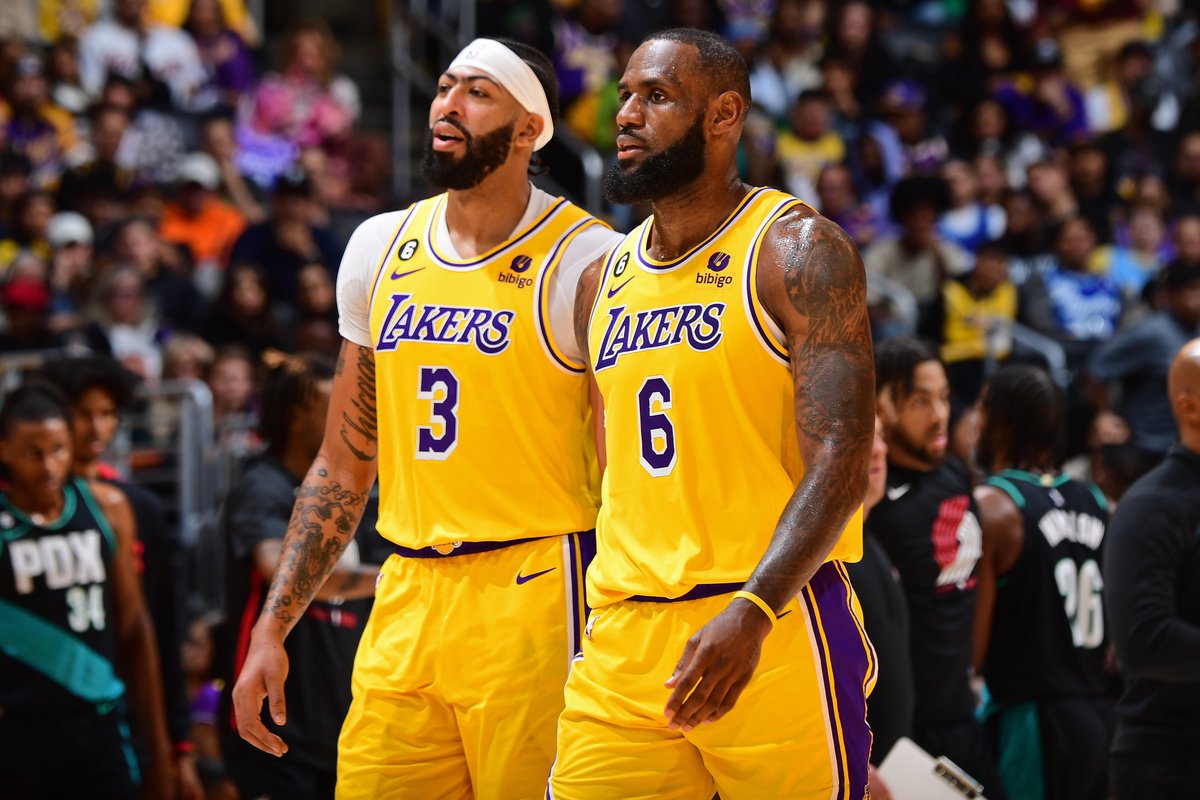 BleacherReport's tweet photo. Clippers-Lakers, April 5.
Circle your calendars 🔥 https://t.co/y2gut8BNJ8