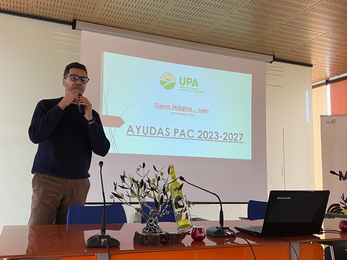 Hoy en el #AuladeMágina técnicos de <a href="/UPAJAEN/">UPA-JAEN</a> cuentan a nuestr@s olivareros las novedades de la Política Agraria Común y Condicionalidad, en un año en que son más necesarias que nunca