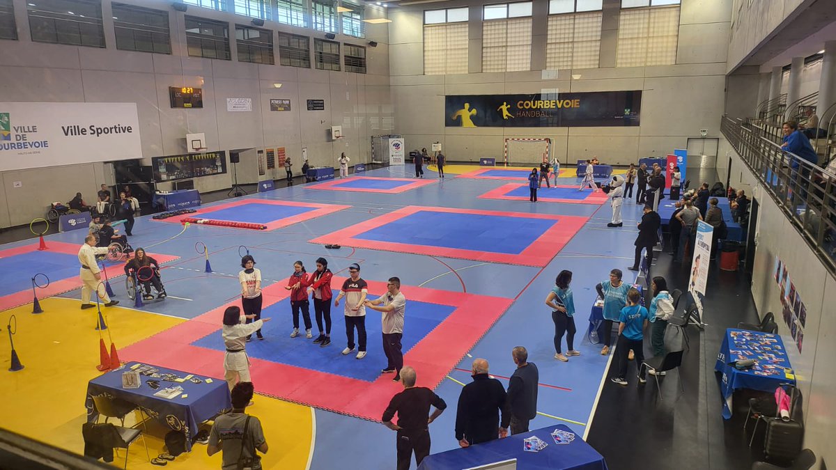CDKarate92's tweet photo. #Actualites #Photos 📸

👉 Le samedi 18 février 2023 avait lieu la première édition de « Un tatami pour tous » organisée par la @ffkarate 

👉 Une journée en faveur de l’inclusion et du handicap qui a eu lieu sur notre département, à Courbevoie.

#Karate #CDKarate92 https://t.co/sJCXAHdFZe